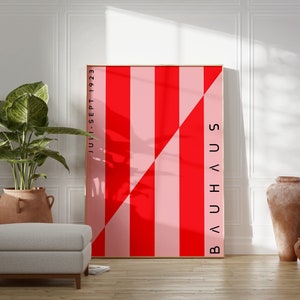 Arte mural imprimible Bauhaus, impresión minimalista moderna de mediados de siglo, arte mural Bauhaus con rayas retro, póster rosa y rojo, arte vintage para el hogar. Descarga.