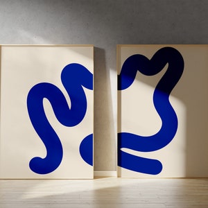 Minimalistische abstrakte druckbare Wandkunst Set, Mid Century Modern Print 2er-Set, Oversize-Kunstdruck, Klein Blue Wavy Modern Art Print