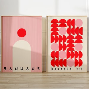 Conjunto de 2 carteles de exposición imprimibles Bauhaus Blush Pink Mid Century Modern Print Set Red Retro Bauhaus Home Decor Gallery Wall Art Set