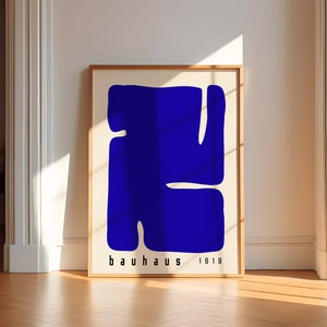 Pôster imprimível Bauhaus, azul, impressão moderna de meados do século, retrô, arte de parede Bauhaus, minimalista, grande, formato orgânico, pôster de exposição