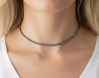 天然の繊細なヘマタイト宝石ネックレス、ミニマリストなクリスタルビーズチョーカー、彼女へのグラウンディングジュエリーギフト