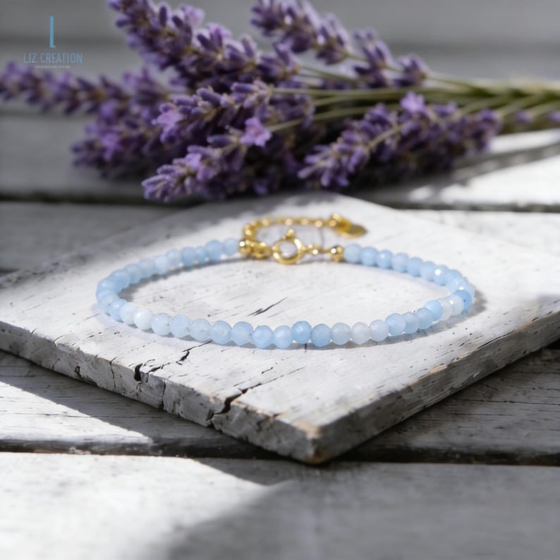 Bracelet de guérison minimaliste en cristal aigue-marine - Bracelet délicat de pierres précieuses naturelles - Pierre de naissance de mars, chakra de la gorge image 4