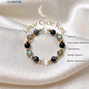 Anillo delicado con fases lunares / Joyería gótica minimalista con cristales de selenita, labradorita y turmalina para sanación