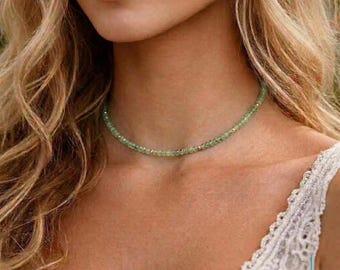 Gargantilla delicada de prehnita, joyería minimalista de piedra preciosa verde menta natural, regalo de amor incondicional.