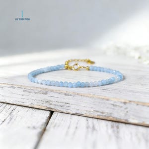 Bracelet de guérison minimaliste en cristal aigue-marine - Bracelet délicat de pierres précieuses naturelles - Pierre de naissance de mars, chakra de la gorge image 1
