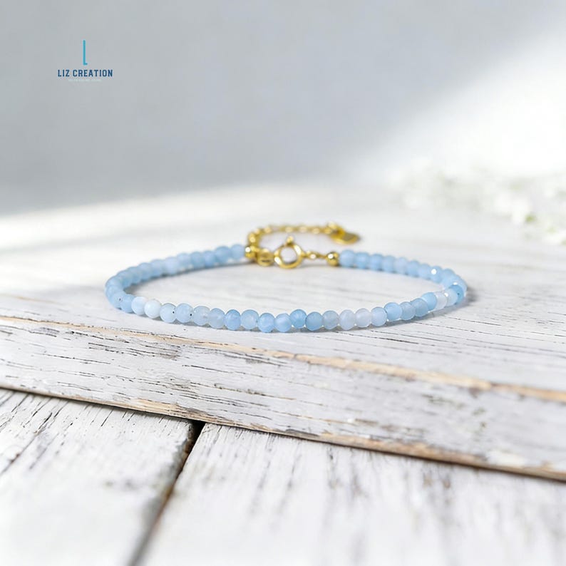 Bracelet de guérison minimaliste en cristal aigue-marine - Bracelet délicat de pierres précieuses naturelles - Pierre de naissance de mars, chakra de la gorge image 1