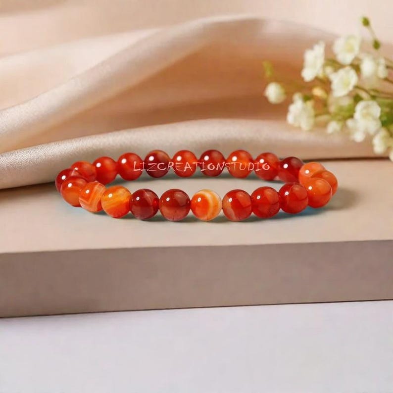 Puede incluir: Un conjunto de tres calabazas de cer&aacute;mica en crema, naranja y marr&oacute;n. Cada calabaza presenta una superficie texturizada y un tallo realista, ideales para la decoraci&oacute;n oto&ntilde;al.