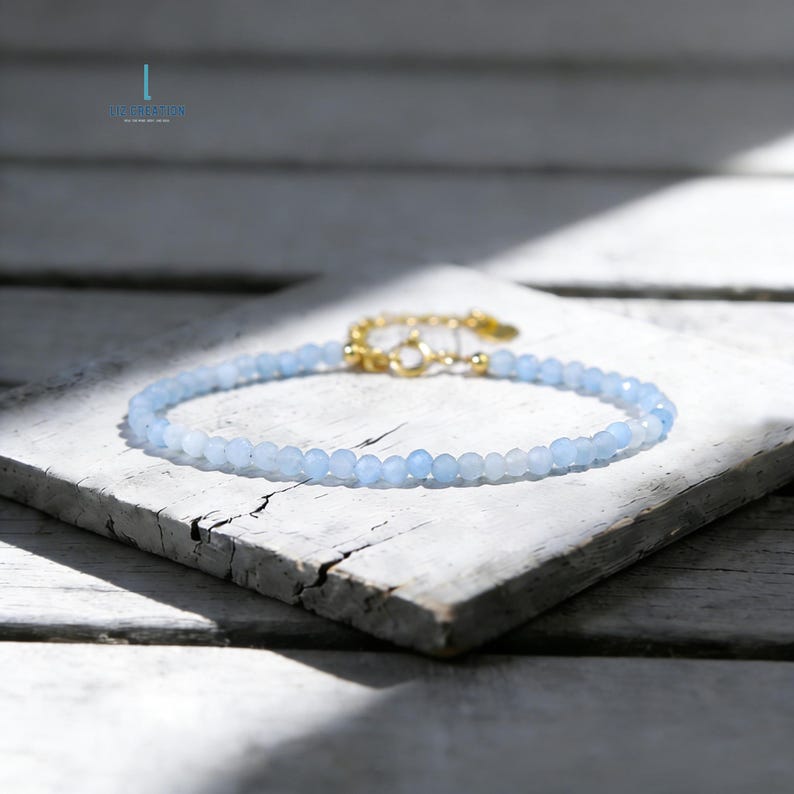 Bracelet de guérison minimaliste en cristal aigue-marine - Bracelet délicat de pierres précieuses naturelles - Pierre de naissance de mars, chakra de la gorge image 3