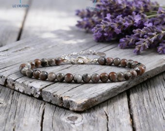 Yooperlite Crystal Bracelet -Natural Gemstone UV Reactive Sodalite Bracelet- Stone of Truth, Self-Awareness