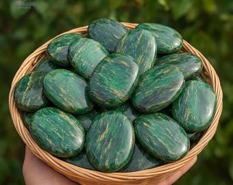 Natural Emerald Palm Stones, Mineral Specimens, Large Green Crystal Worry Stone, May Birthstone