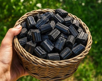 Turmalina negra en bruto: cristales de turmalina natural en bruto, pulidos, chakra raíz, muestras minerales.