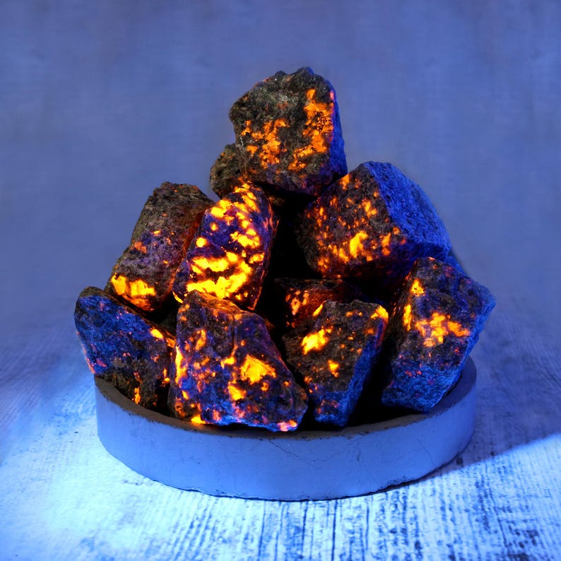 Yooperlite Rocks Pattern Raw Rough Yooperlite Stone- Unpolished UV Fluorescent Sodalite Crystals ...