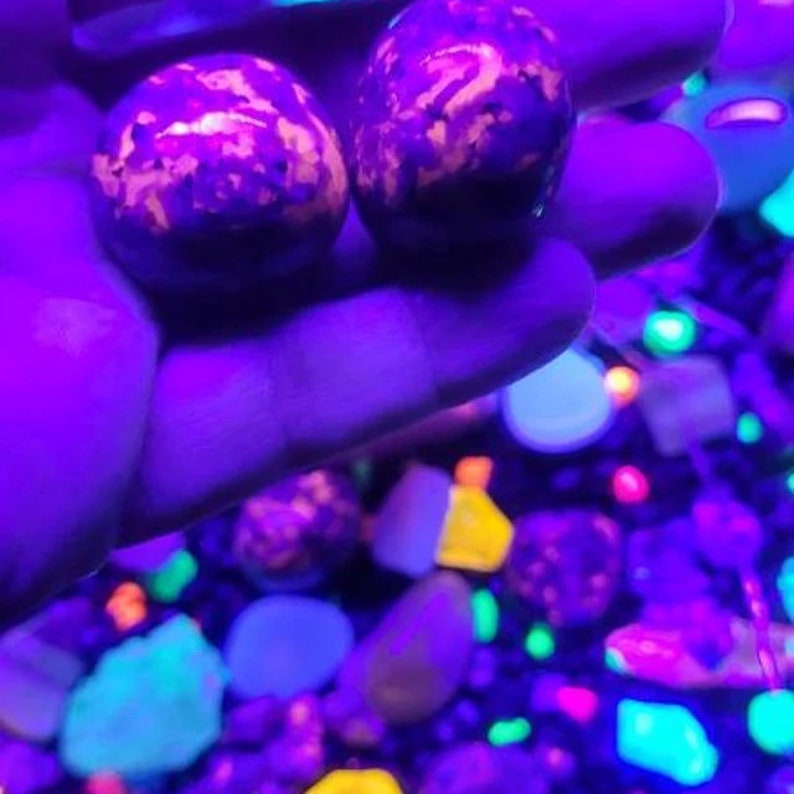 Tumbled Yooperlite Crystal ,UV Reactive Glowing Stone, Fluorescent Sodalite Rock | Natural Pocket Stone image 7