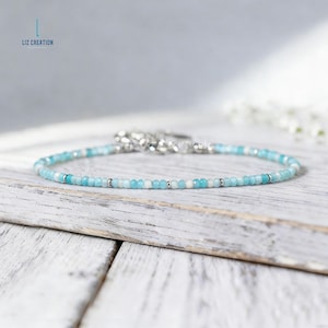 Pulsera minimalista de cristal de larimar curativo: delicada pulsera de piedras preciosas naturales, piedra de la comunicación y chakra de la garganta.