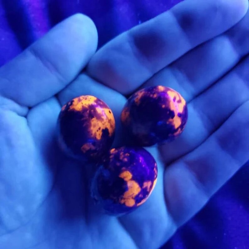 Tumbled Yooperlite Crystal ,UV Reactive Glowing Stone, Fluorescent Sodalite Rock | Natural Pocket Stone image 11