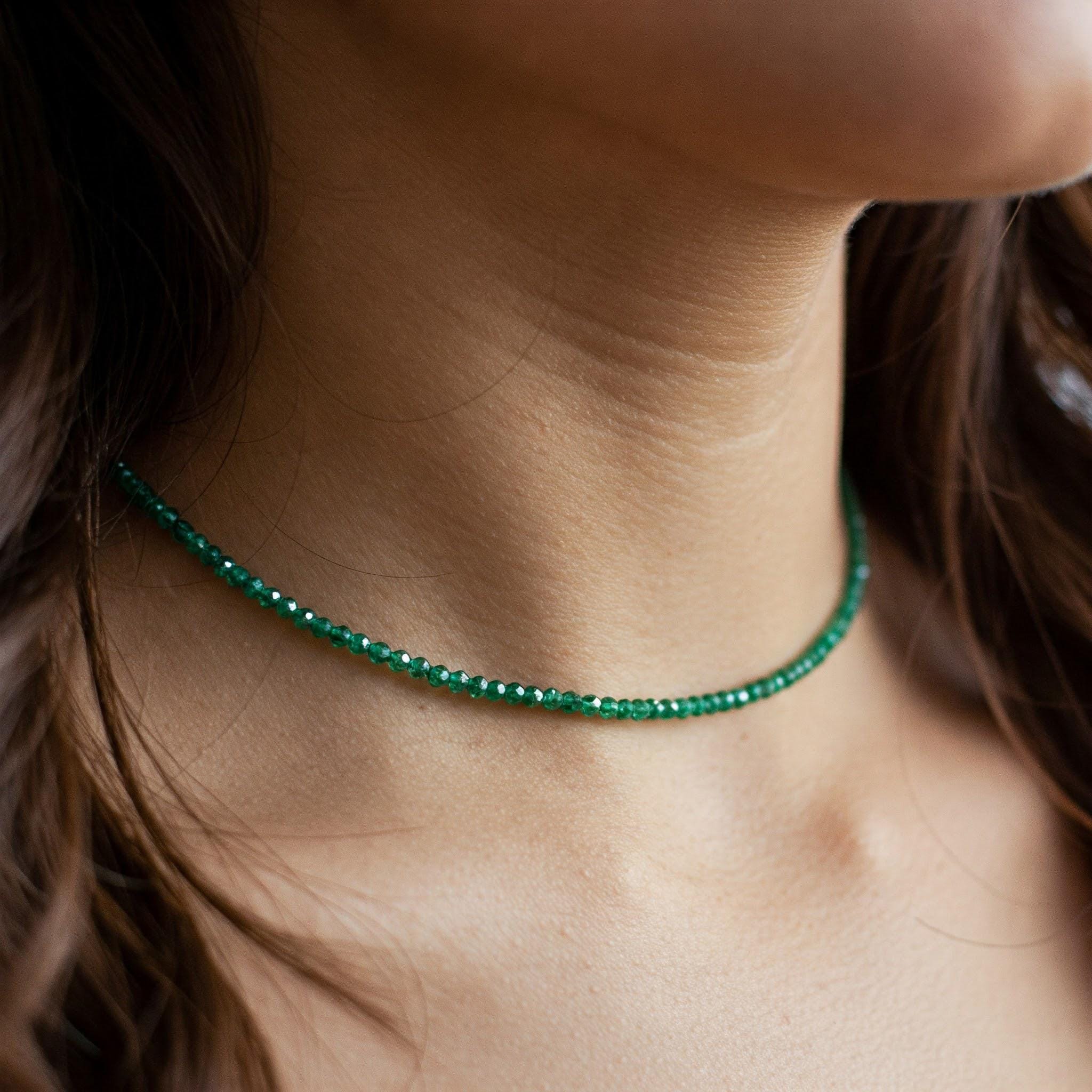 Delicate Emerald Necklace, Natural Stone Minimalist Choker , Emerald Crystal Dainty Choker for Women, May Birthstone Gift, Heart Chakra