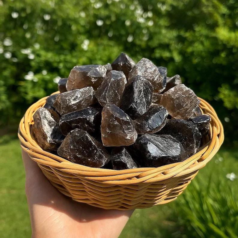 Elegant rökkvartshalsband, minimalistiskt brunt kristallhalsband, naturlig jordsten, skyddande smyckegåva Only Raw Stone