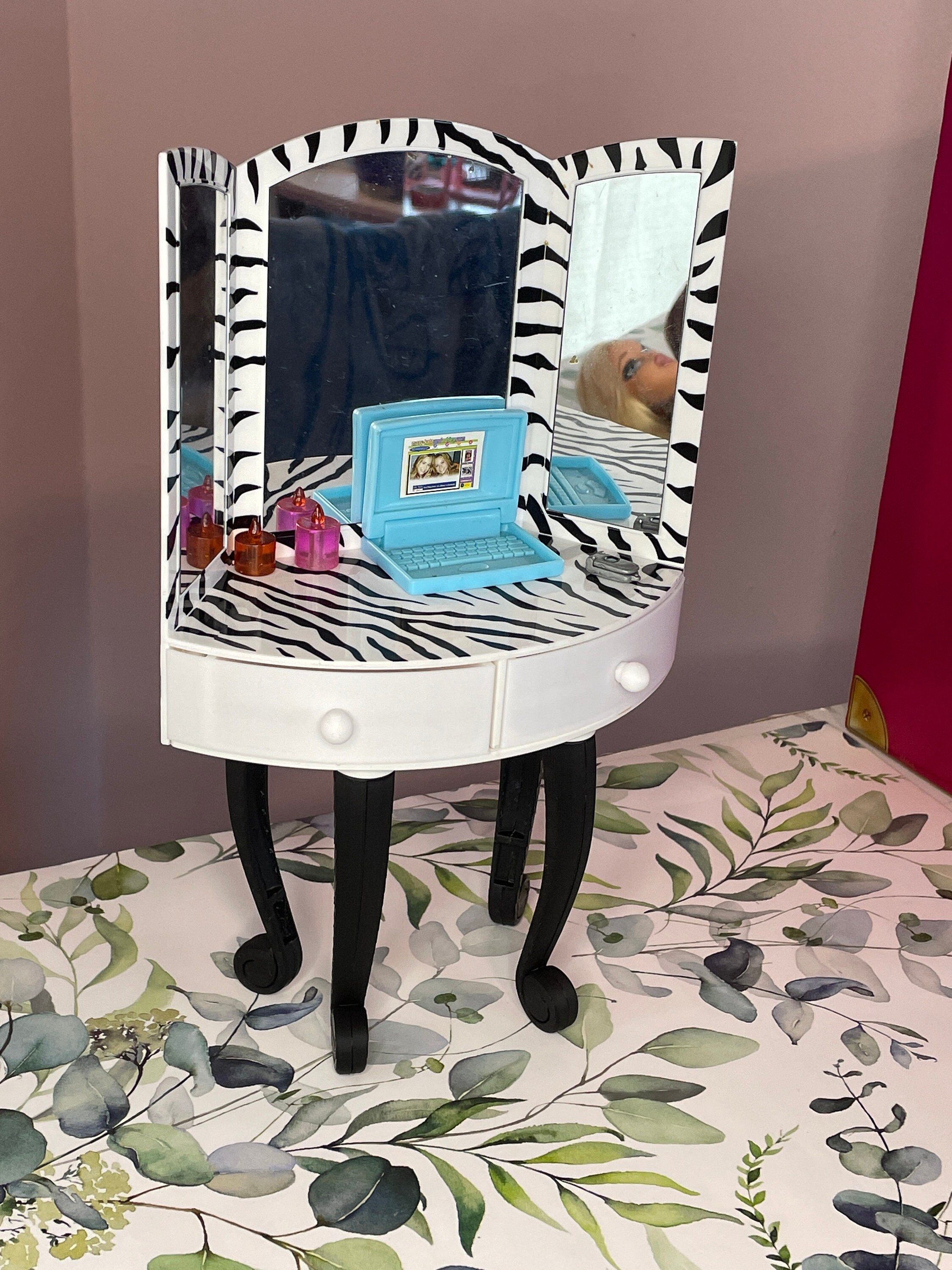 本命ギフト Sanity Vanity ONLY- LEGS Zebra Funky Bratz by Inspired 彫刻・オブジェ