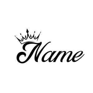 Könnte beinhalten: Eine Schwarzweißillustration einer Krone über dem Wort "Name" in einer kursiv geschriebenen Schrift.