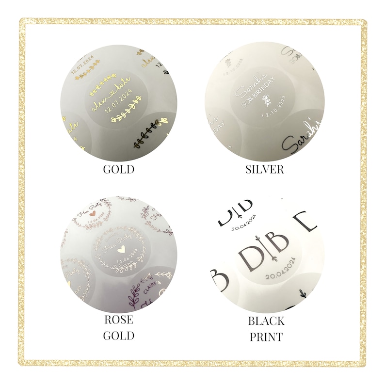Op de afbeelding: Vier ronde stickervellen met gepersonaliseerde ontwerpen in goud, zilver, ros&eacute;goud en zwarte opdruk. De stickers tonen diverse namen, datums en botanische motieven, waaronder teksten zoals alex & kate, Sarah's Birthday, Hen Party en de initialen D|B.