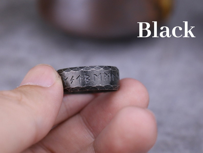 Anillo vikingo hecho a mano Anillo de runa nórdica para hombres amuleto de anillo vikingo de acero inoxidable / Regalo pagano / regalo de joyería / joyería gótica Black