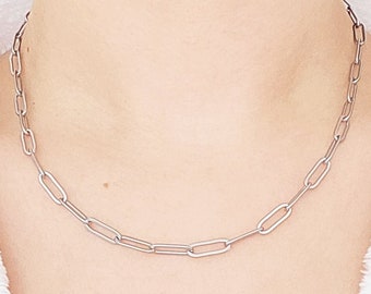 May include: A silver chain necklace with a 40 cm length. The chain is made of small, linked oval shapes.