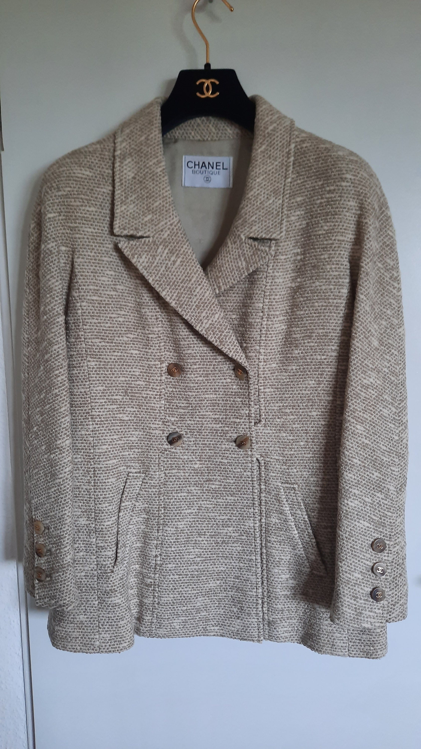 CHANEL BOUTIQUE Wool Jacket/blazer, Beige Boucle, Silk Fabric, 2 Side Pockets, Vintage - Etsy CHANEL BOUTIQUE Wool Jacket/blazer, Beige Boucle, Silk Fabric, 2 Side Pockets, Vintage - Etsy