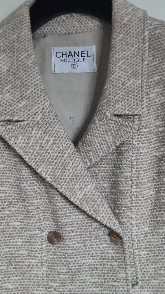 CHANEL BOUTIQUE wool jacket/blazer, beige boucle,… - image 3