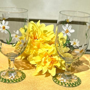 Set of 2,  16 oz Daisy Hand Painted Glasses, Mother&#39;s Day Gift, Summertime