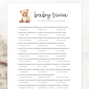Op de afbeelding: Een printbaar baby-trivia-spel met 12 vragen over baby's. De vragen zijn in zwarte tekst op een witte achtergrond met een lichtbruine teddybeer-illustratie bovenaan.