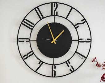 Moderne metalen wandklok met cijfers, grote wandklokken, antiaanbaklaag