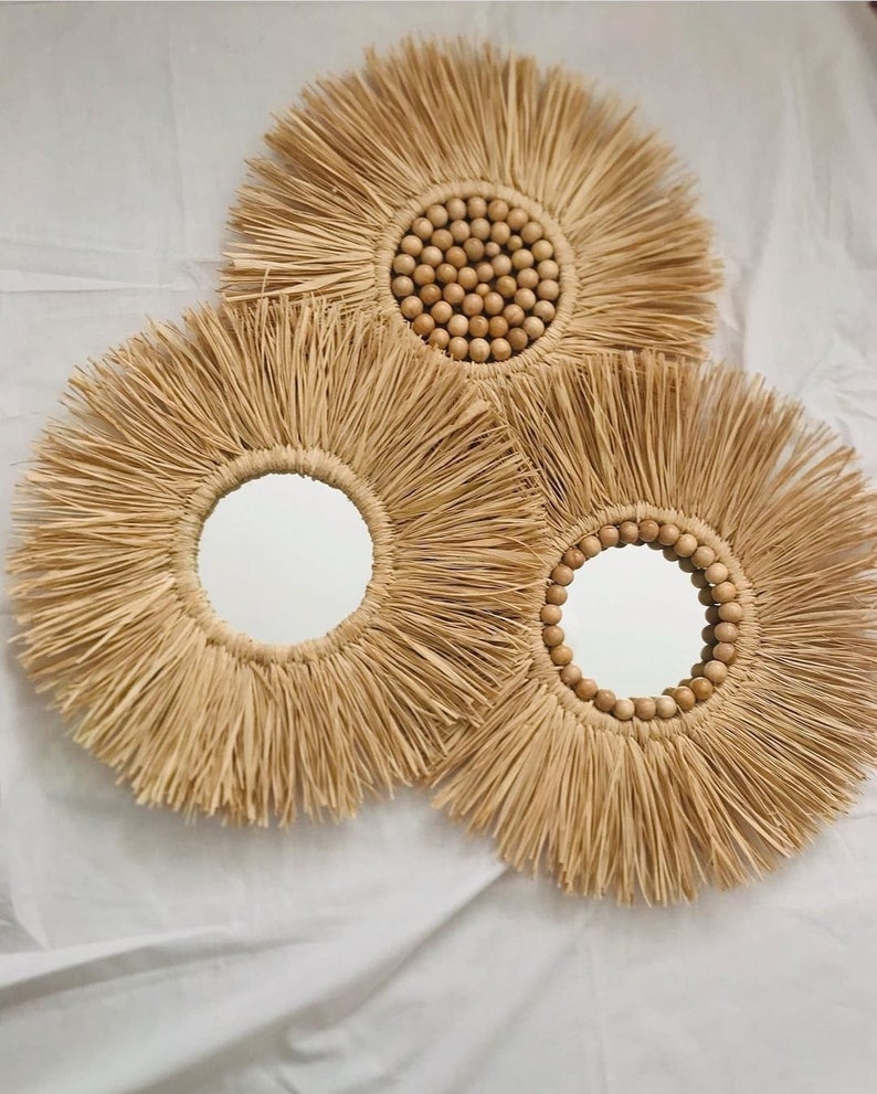 El Yapımı 3�lü Aynalı Rafya Duvar Süsü. Etsy El Yapımı 3�lü Aynalı Rafya Duvar Süsü. Etsy