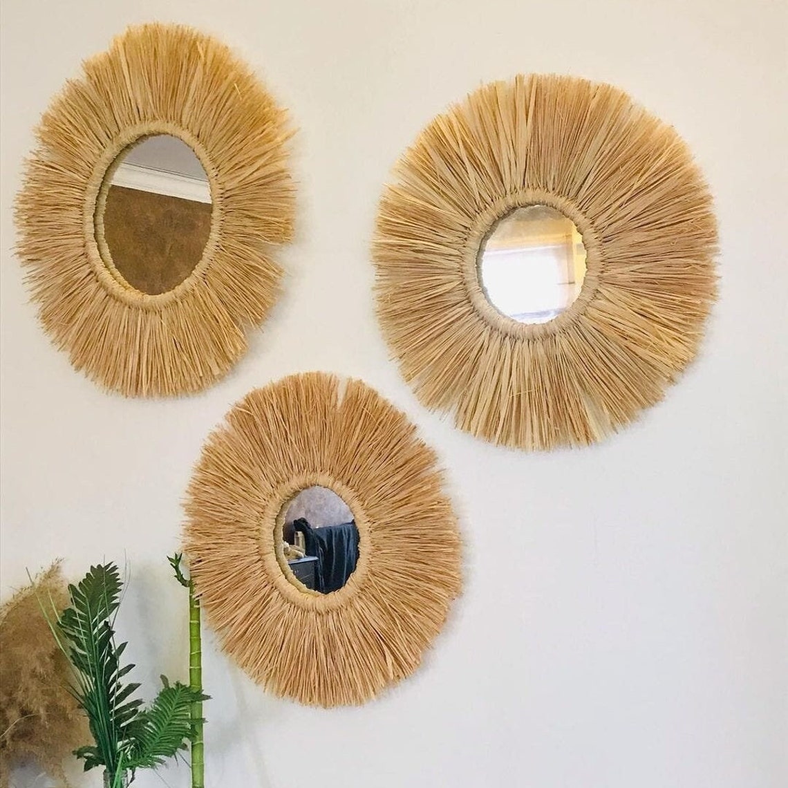 El Yapımı 3�lü Aynalı Rafya Duvar Süsü. Etsy El Yapımı 3�lü Aynalı Rafya Duvar Süsü. Etsy