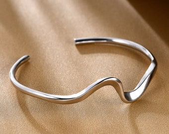 Joe’s Silver Wave Bangle