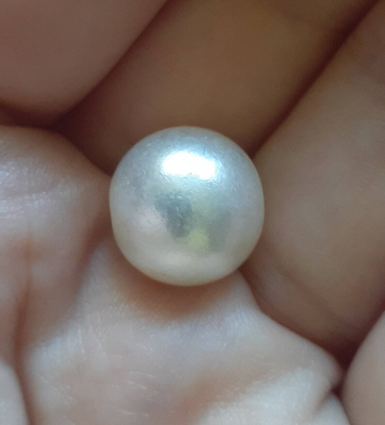 Close up of the 12mm pearl in hand. You can see the textured appearance.