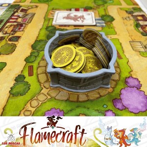 Puede incluir: Una escena de juego de mesa con un recipiente en forma de pozo azul claro lleno de monedas de oro. El tablero de juego presenta un paisaje colorido con carreteras, edificios y follaje púrpura. También se ve una carta con una ilustración de dragón.