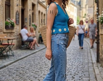 Top canotta floreale stile boho con margherite all'uncinetto, blu, stile nonna, con spalline quadrate, ideale per festival e cottagecore.