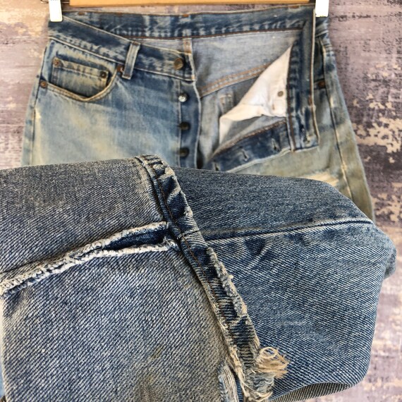 W32 Vintage Levi's 501 Distressed Light Wash Jean… - image 8