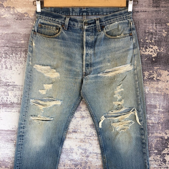 W32 Vintage Levi's 501 Distressed Light Wash Jean… - image 3