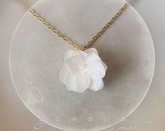 Collier pour mariée en fleurs d'hortensia stabilisé blanc, Collier floral mariage, Parure Bijoux Mariage fleurs poétique et chic - AGATHE