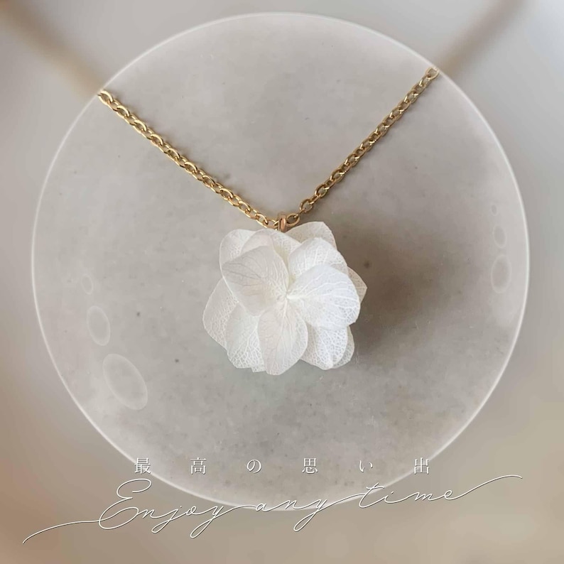 Collier mariage AGATHE hortensia stabilisé blanc
