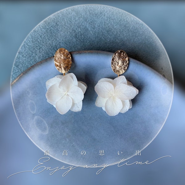 JOYCE - Clips d’oreille pour oreilles non percées doré martelé avec pendentif hortensias stabilisés blancs/crème Bijoux Mariage Bijoux Marié