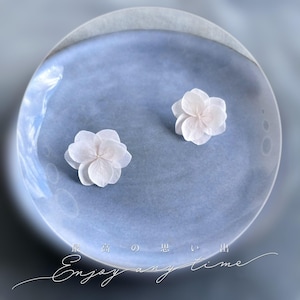 CAMILLE - Creamy white stabilized hydrangea wedding earrings Wedding Jewelry Bridal Jewelry