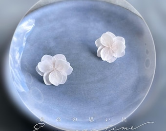 CAMILLE - Preserved Hydrangea Wedding Earrings in Creamy White - Wedding Jewelry - Bridal Jewelry