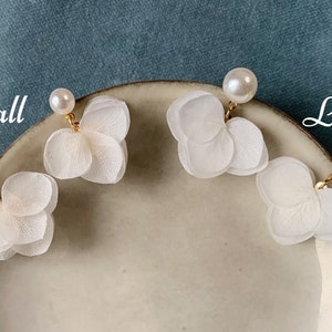 NYMPHÉA Boucles doreilles pendantes perle et hortensias stabilisés blanc Bijoux Mariage Bijoux mariée image 6