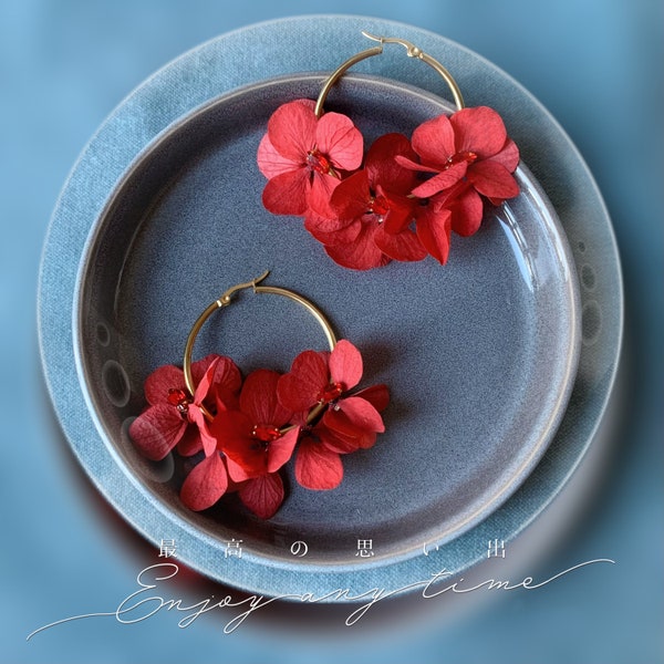 GARANCE - Boucles d’oreille créole dorées hortensia stabilisé rouge Bijoux mariage rouge Bijoux mariée Bijoux soirée Cadeau Noël/St Valentin