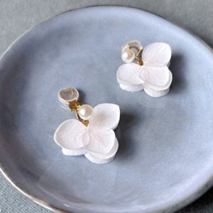 LINARIA Clips doreilles pour oreilles non percées avec perle et hortensias stabilisés blanc Bijoux Mariage Bijoux mariée image 7