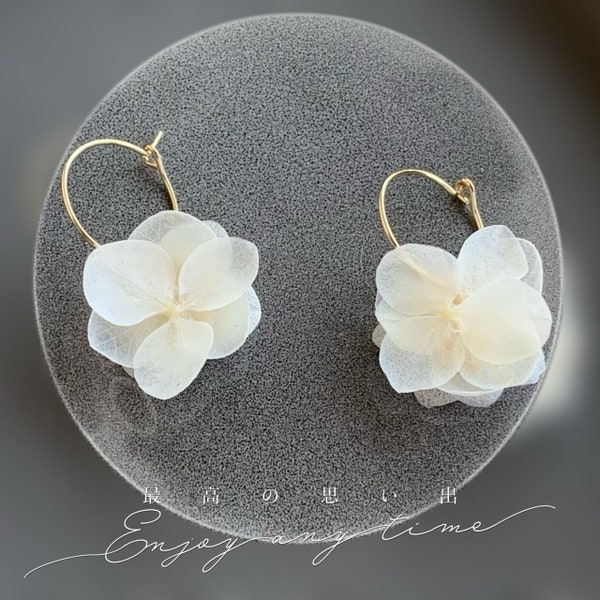 ALICE - Boucles d'oreilles pendantes en hortensias stabilisés blanc/crème Bijoux Mariage Bijoux Mariée