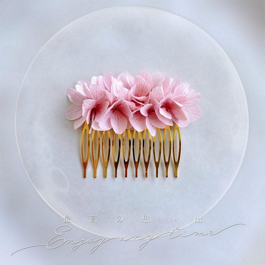 MAYLEE - Wedding hair comb with light pink stabilized hydrangea flower for bridal hairstyle wedding hair accessory