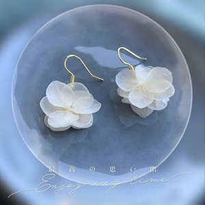 CLARA - White stabilized hydrangea flower dangle earrings Wedding Jewelry Bridal Jewelry